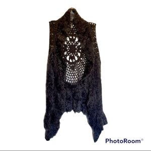 Buckle BKE Boutique Soft Faux Fur With Crochet Back Dark Gray Shawl Vest